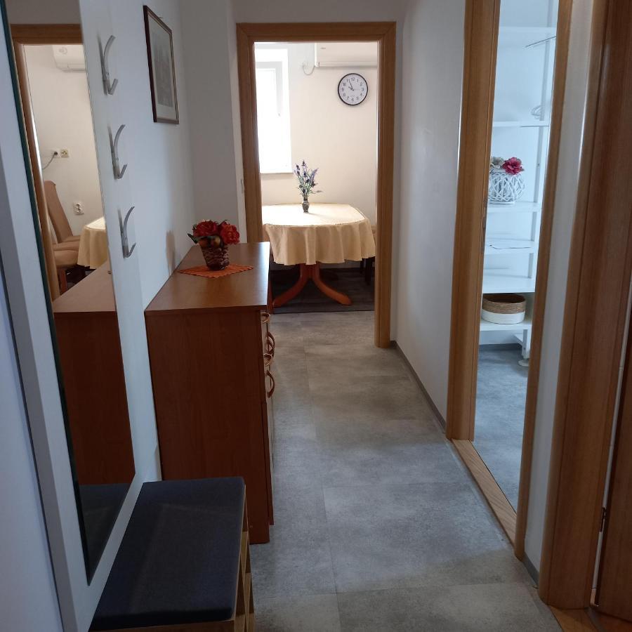 Apartmani Cvelic Malinska Exterior photo
