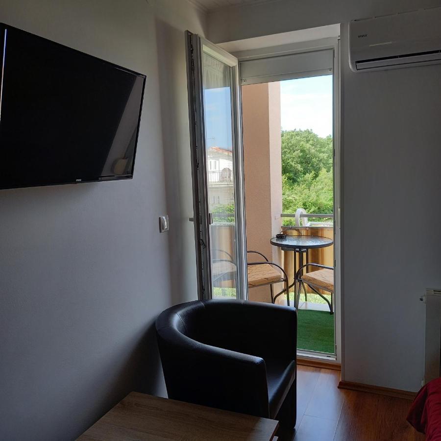 Apartmani Cvelic Malinska Exterior photo