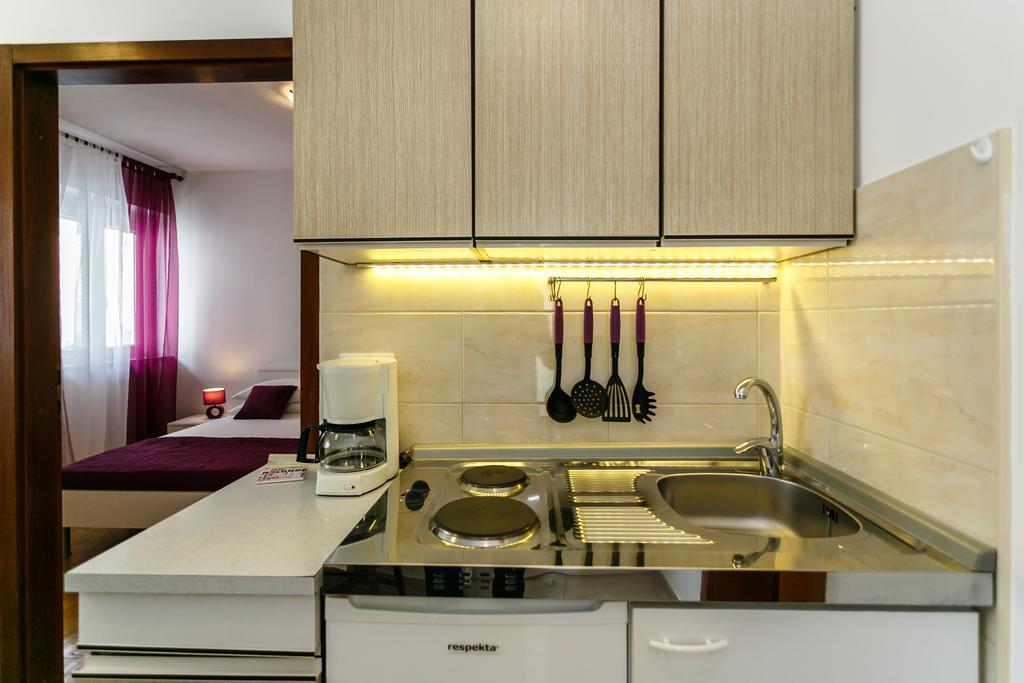 Apartmani Cvelic Malinska Exterior photo