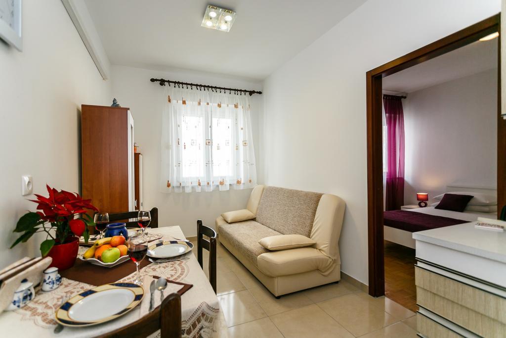 Apartmani Cvelic Malinska Exterior photo